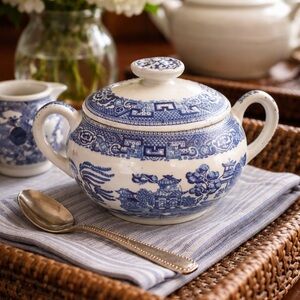 Vintage Blue Willow Style Covered Sugar Bowl w Lid | Twin Handles | 7”